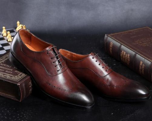 Uomini di moda abiti formali scarpe, Brogue nascosto tacchi alti calzature di pelle per uomini