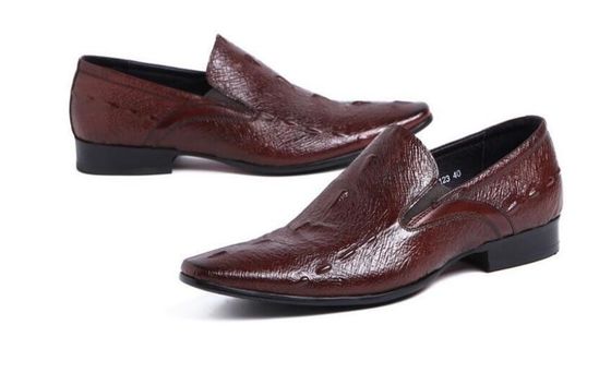 Calzature da uomo in pelle in taglia normale, scarpe da sole a punta.