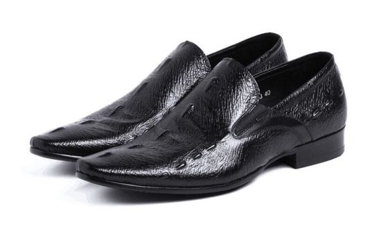 Calzature da uomo in pelle in taglia normale, scarpe da sole a punta.