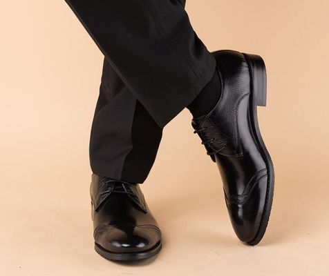 Calzature da uomo in pelle originale fatte a mano, calzature da sposa o da festa.