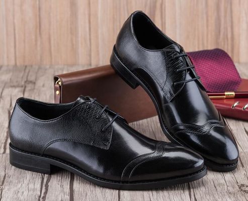 Calzature da uomo in pelle originale fatte a mano, calzature da sposa o da festa.