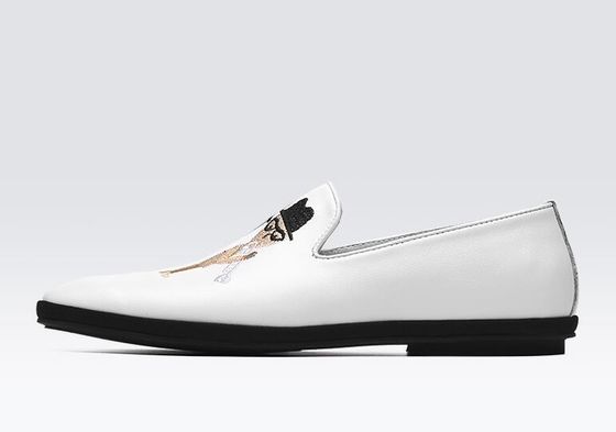 Loafers di pelle piatta e morbida dipinti a mano, stampati, per uomo, con disegni