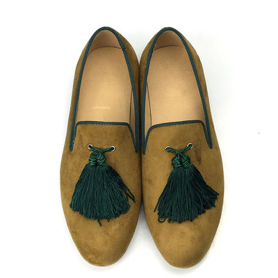 Giallo Uomo Velvet Loafers Calzature personalizzate Loafers in pelle a punta