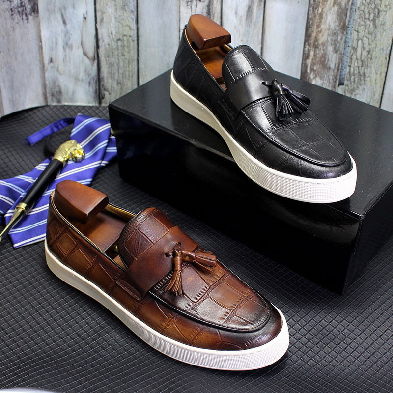Calzature da uomo con tacco basso Scarpe da uomo con tassel nero / marrone Scarpe da uomo in cuoio vero