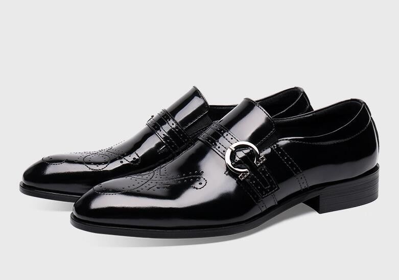Calzature da uomo confortevoli, artigianali, di colore nero, con cinghia da monaco